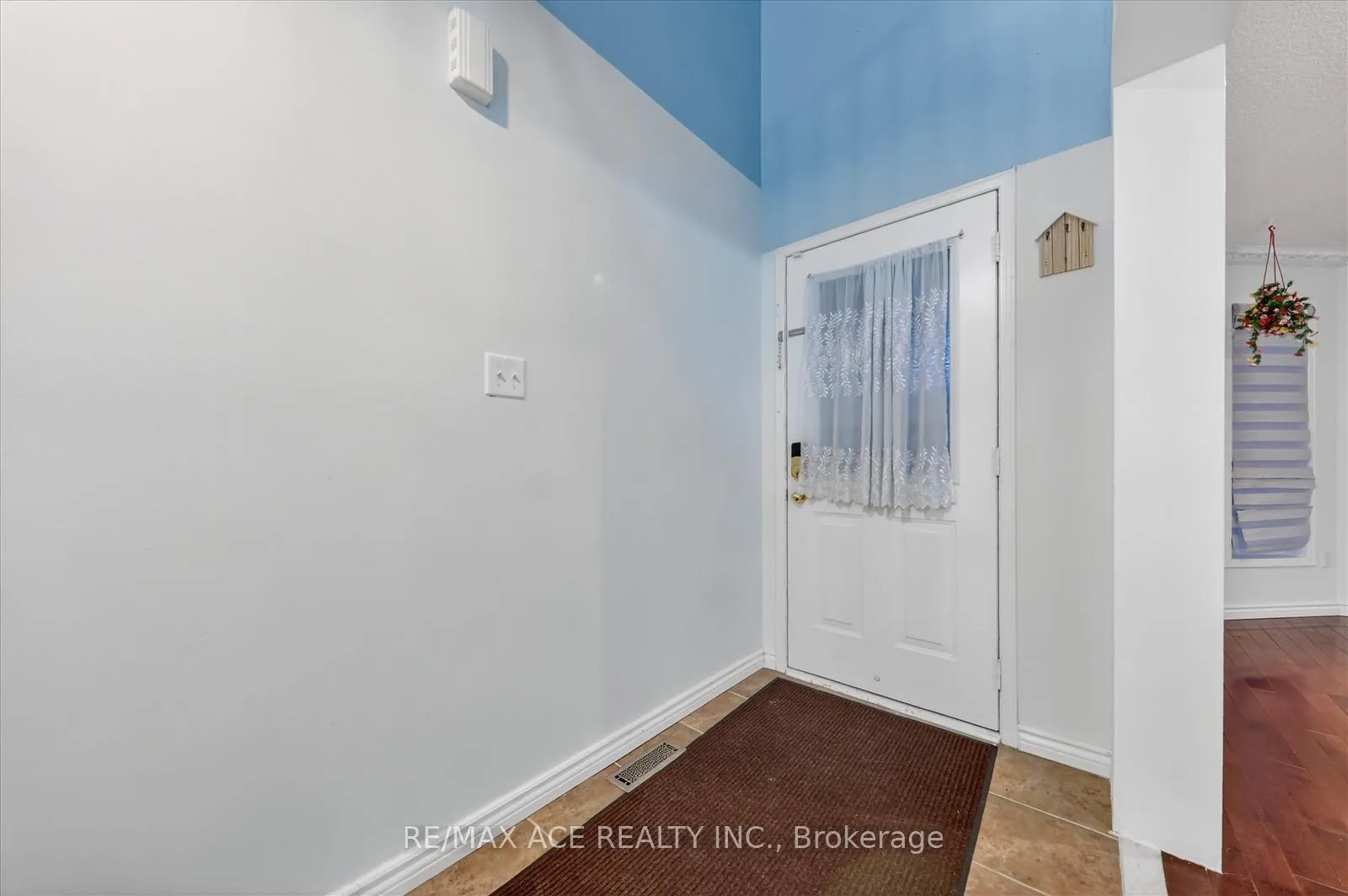 Photo 5 of Unit Main, 35 Angier Crescent, Ajax, South East — HOMEH
