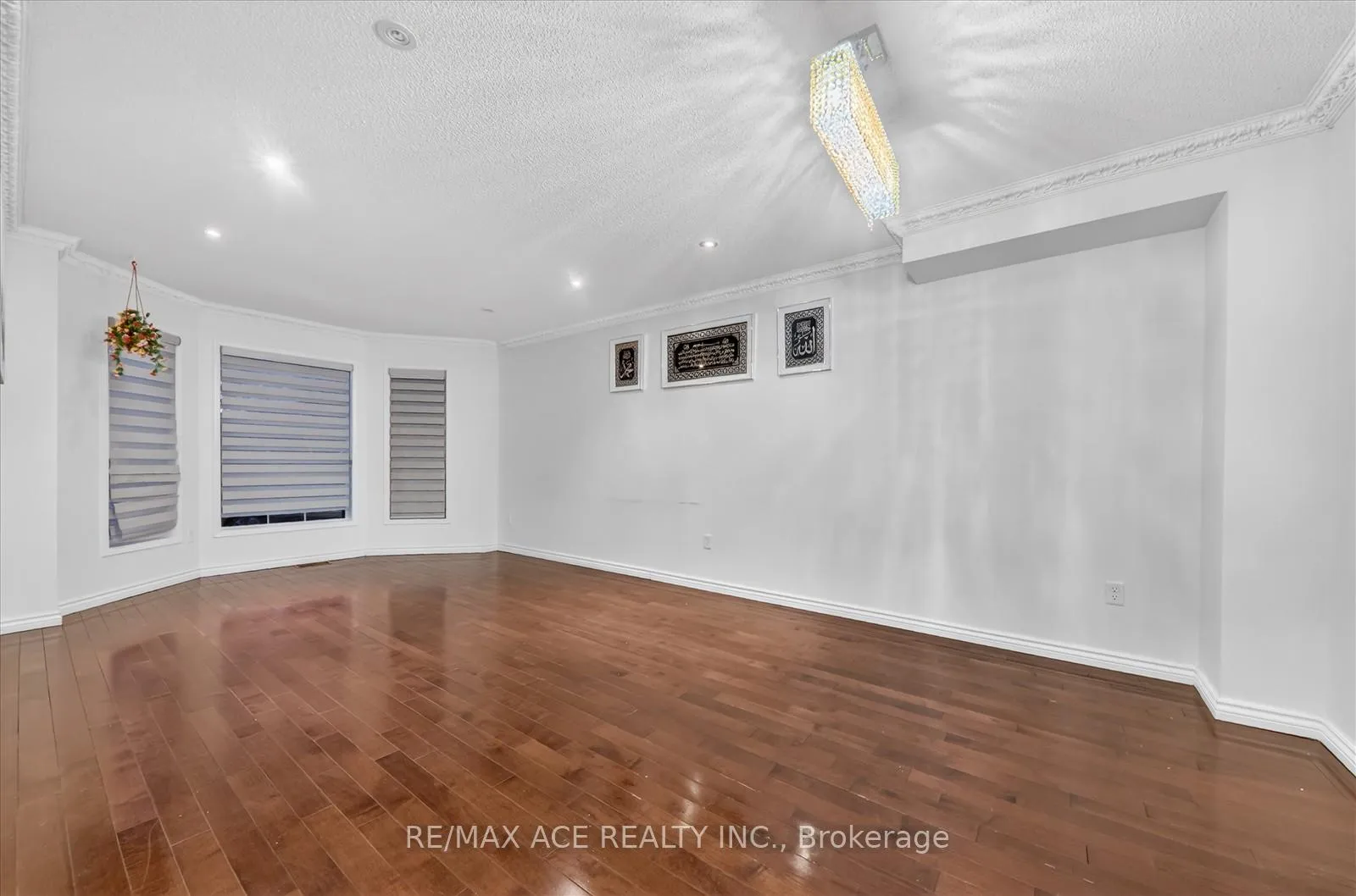 Photo 6 of Unit Main, 35 Angier Crescent, Ajax, South East — HOMEH
