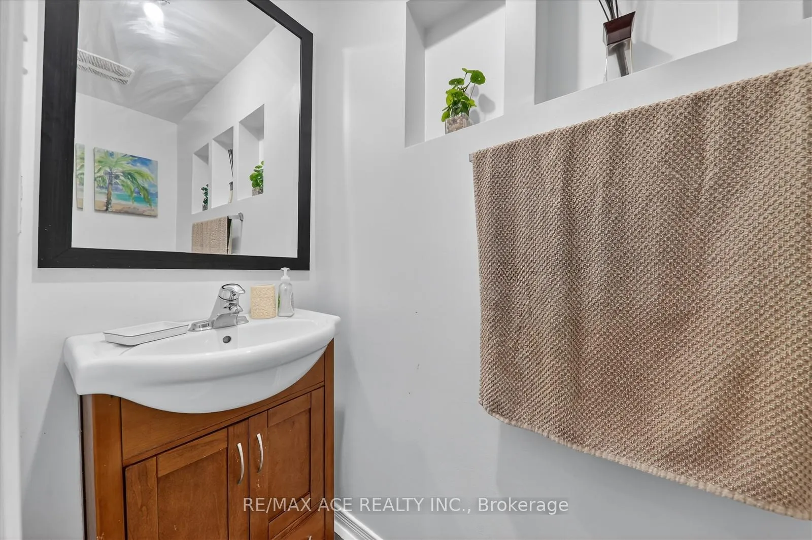 Photo 22 of Unit Main, 35 Angier Crescent, Ajax, South East — HOMEH