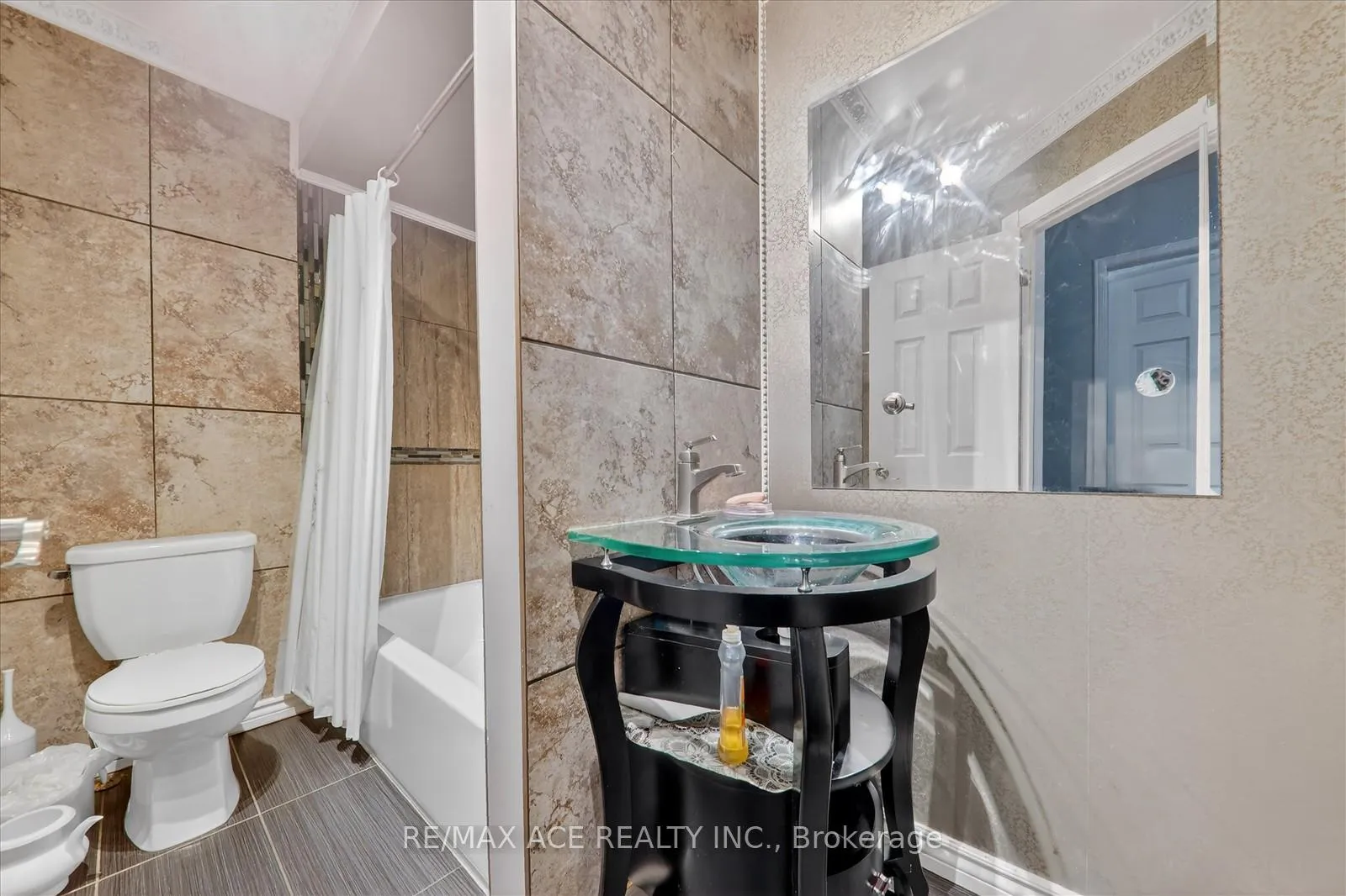 Photo 33 of Unit Main, 35 Angier Crescent, Ajax, South East — HOMEH