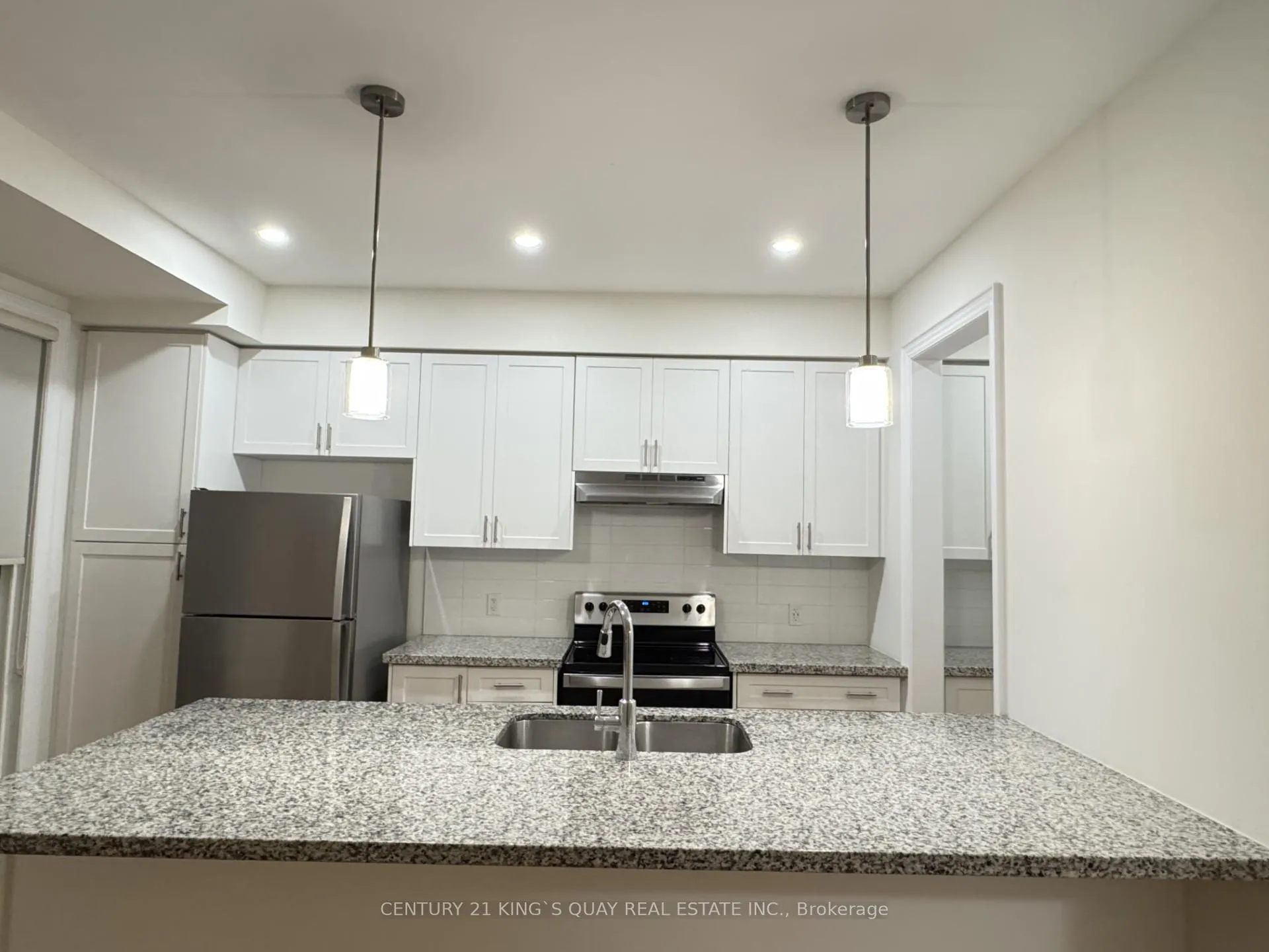 Photo 4 of 38 Lake Trail Way, Whitby, Brooklin — HOMEH