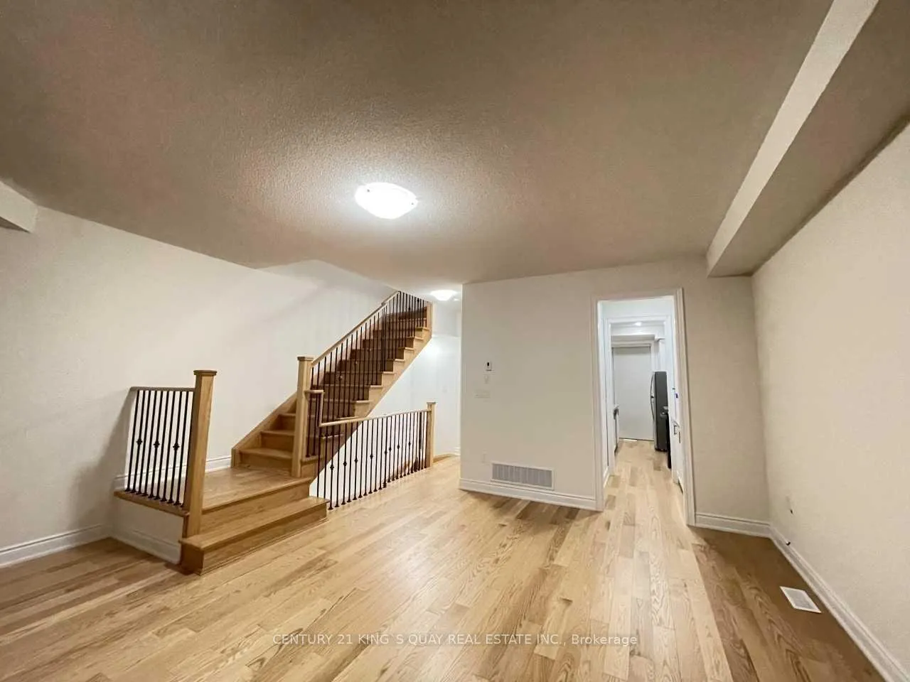 Photo 6 of 38 Lake Trail Way, Whitby, Brooklin — HOMEH