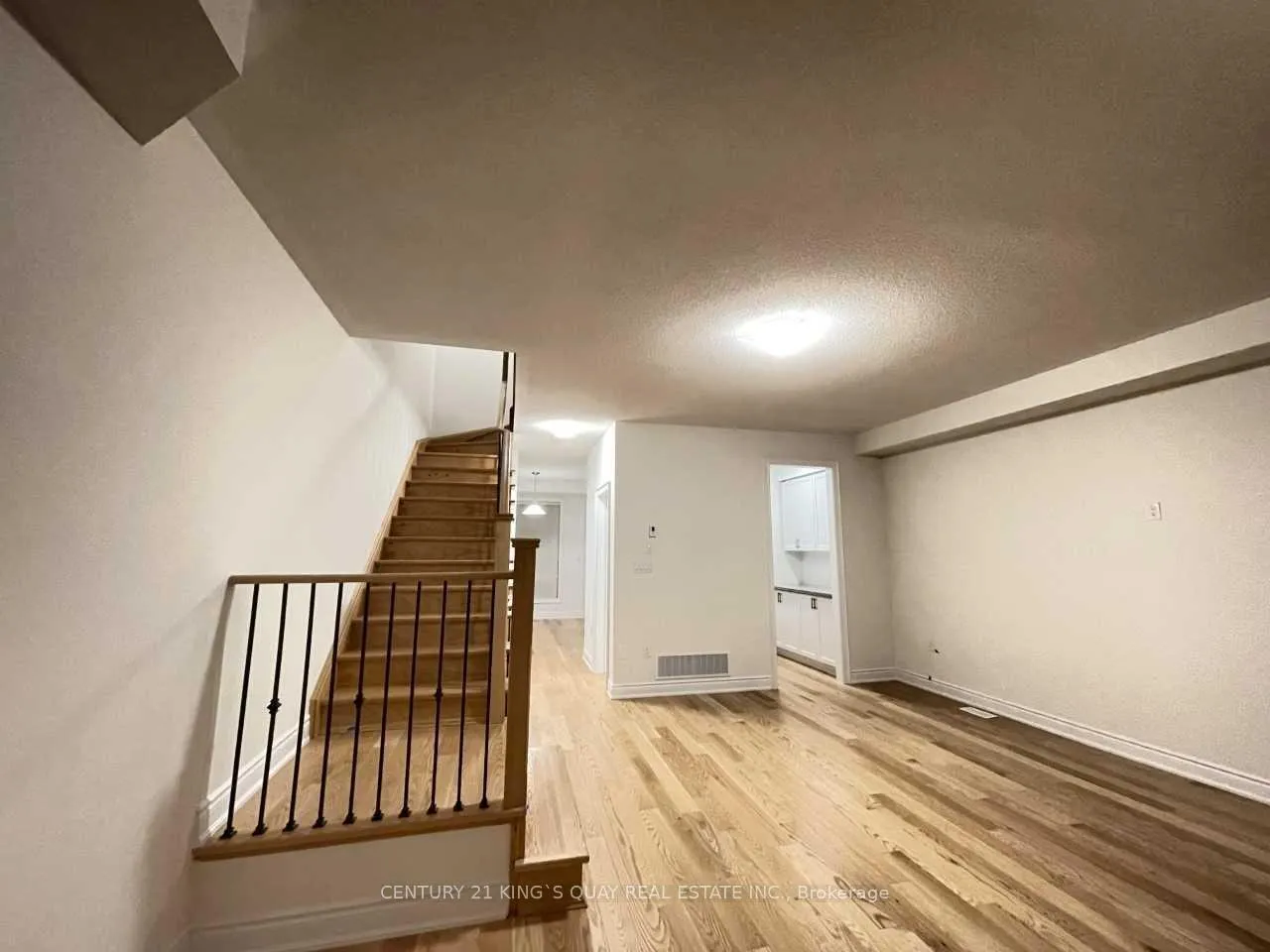 Photo 7 of 38 Lake Trail Way, Whitby, Brooklin — HOMEH