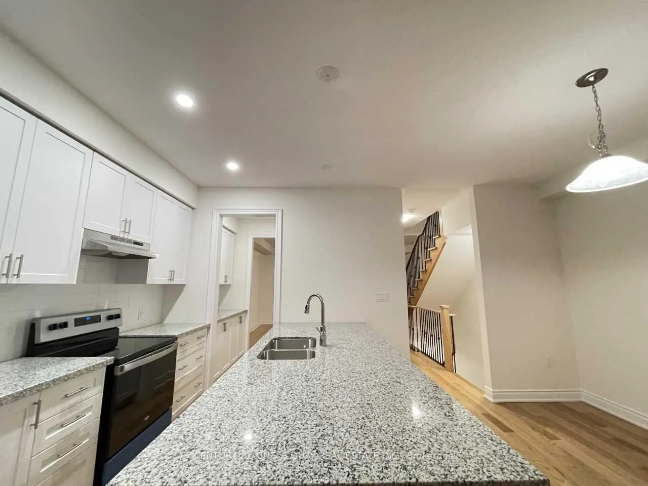 Photo 8 of 38 Lake Trail Way, Whitby, Brooklin — HOMEH