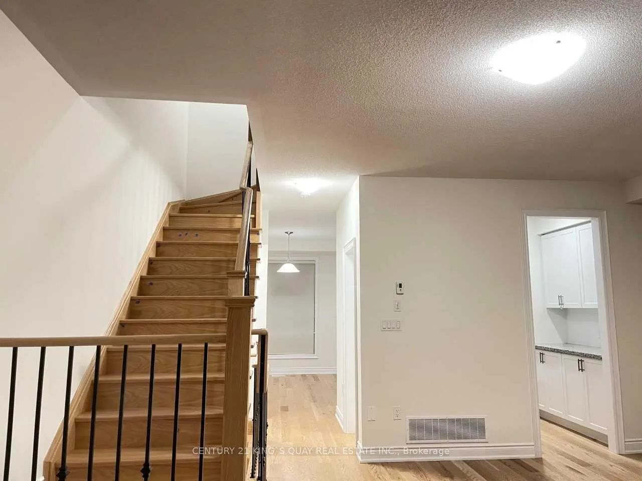 Photo 9 of 38 Lake Trail Way, Whitby, Brooklin — HOMEH