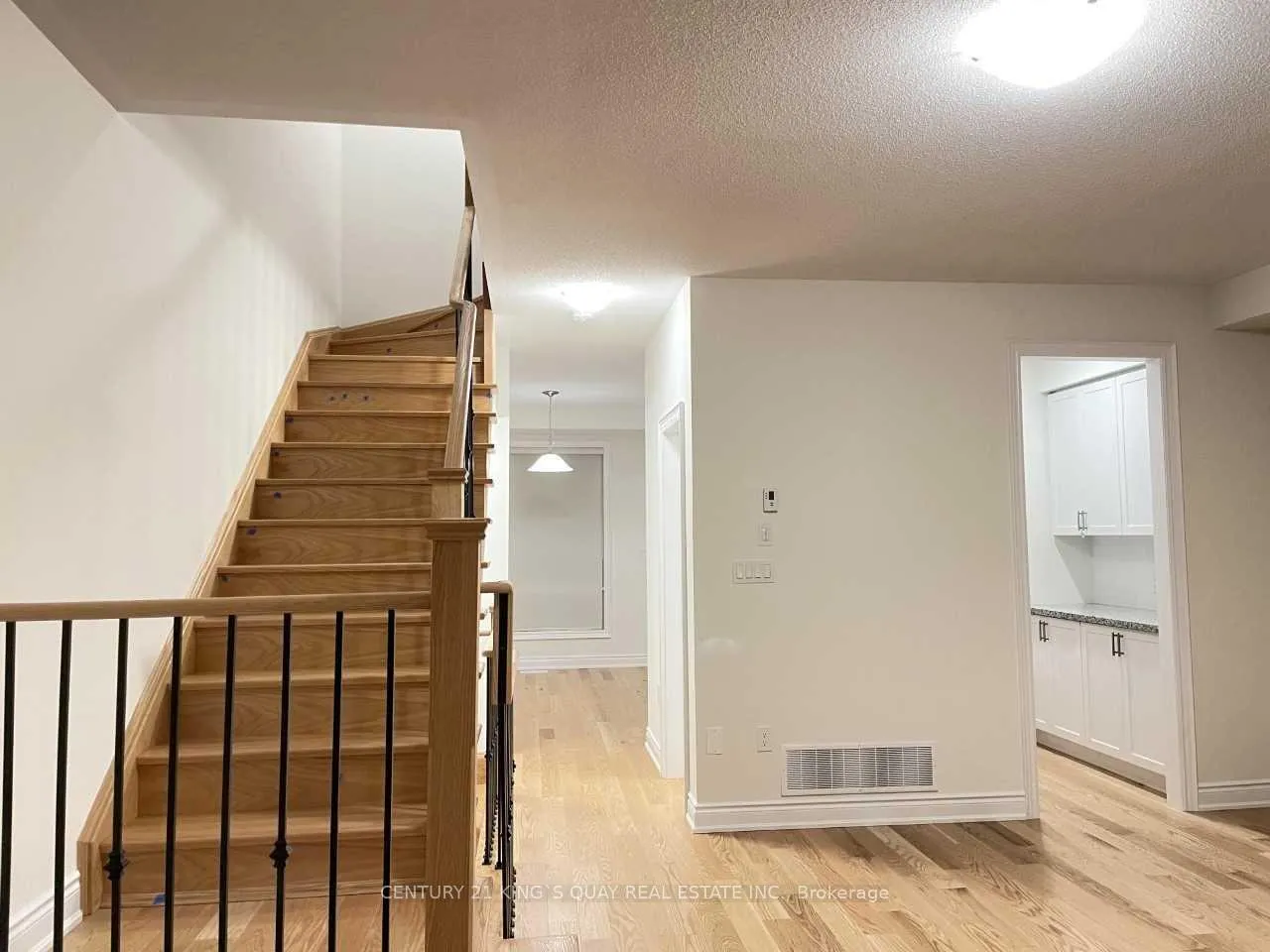 Photo 10 of 38 Lake Trail Way, Whitby, Brooklin — HOMEH
