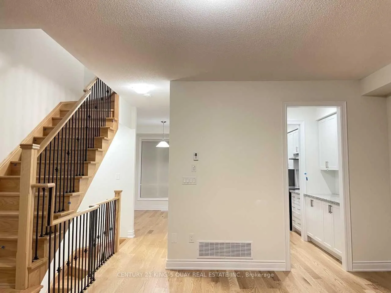 Photo 12 of 38 Lake Trail Way, Whitby, Brooklin — HOMEH