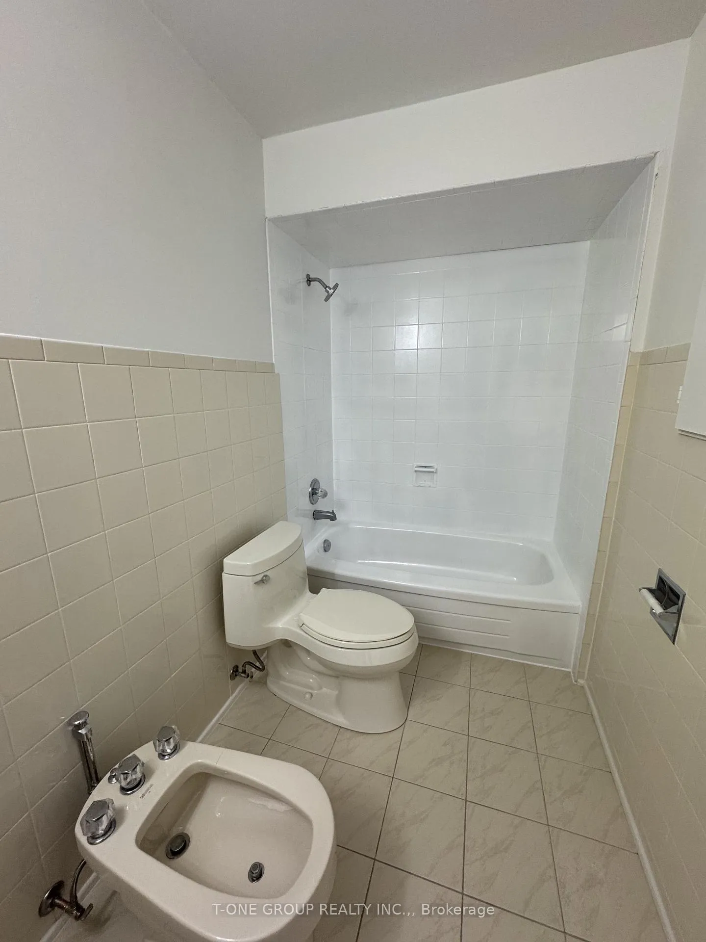 Photo 7 of 71 Links Road, Vaughan, Maple — HOMEH