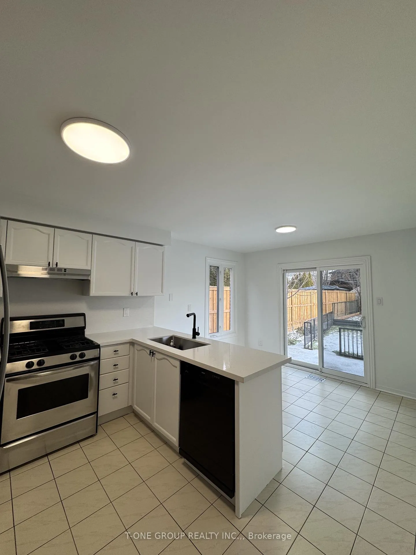 Photo 9 of 71 Links Road, Vaughan, Maple — HOMEH