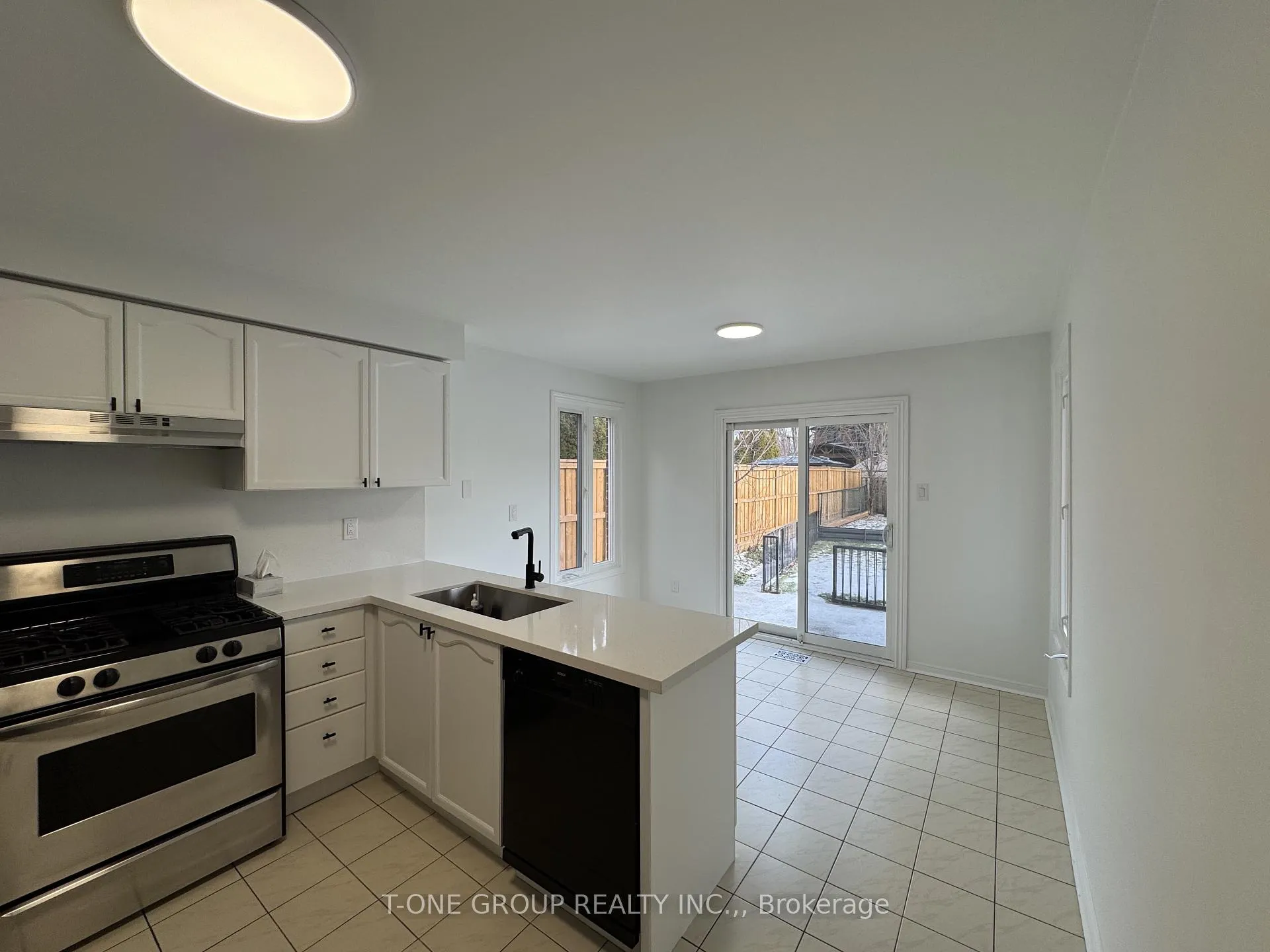 Photo 11 of 71 Links Road, Vaughan, Maple — HOMEH