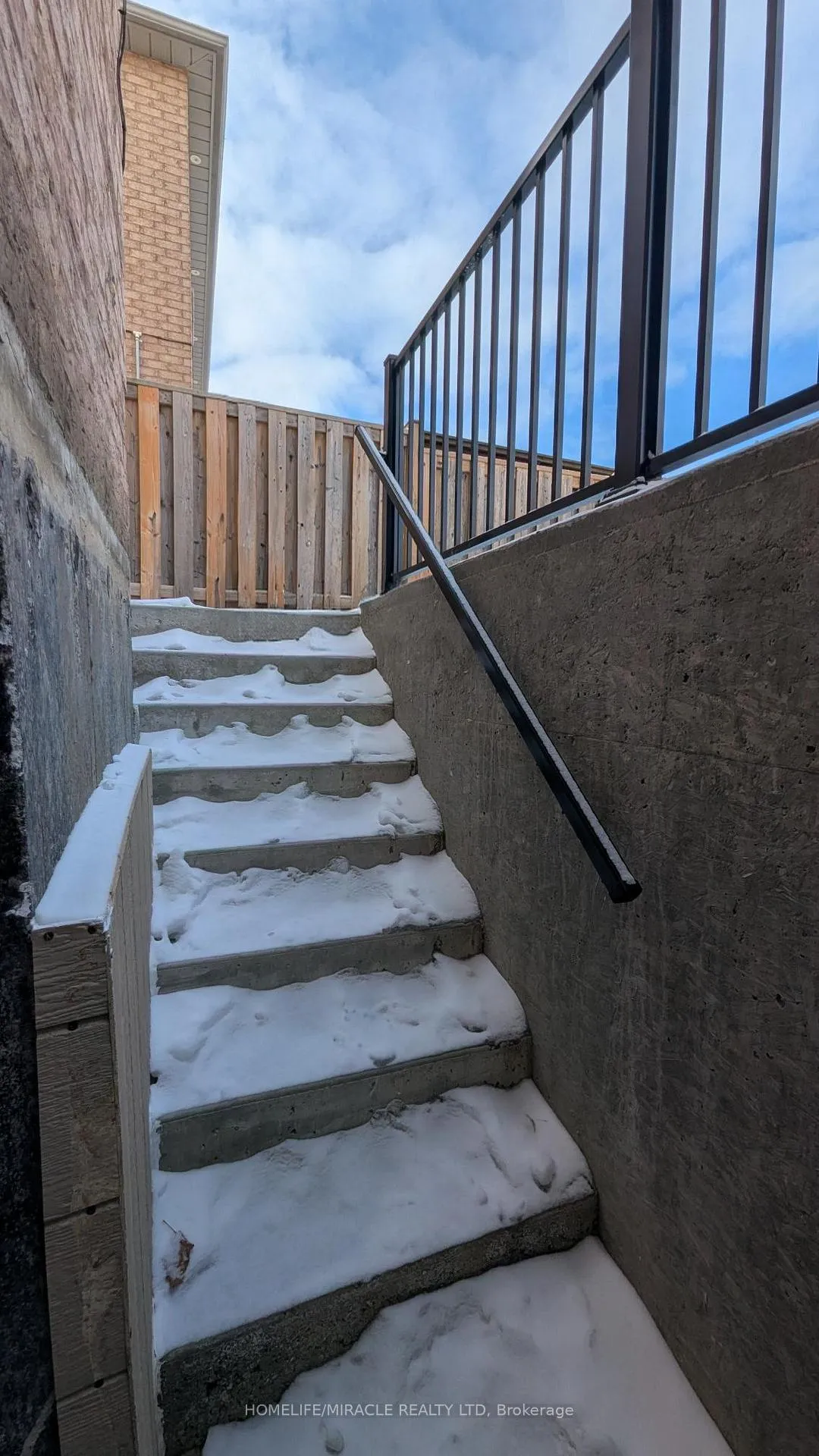 Photo 1 of 26 Foxhunt Drive, Vaughan, Vellore Village — HOMEH