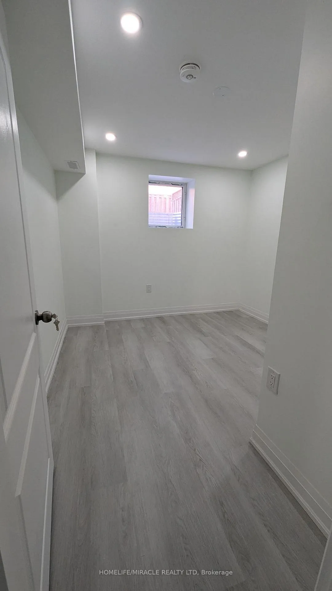 Photo 2 of 26 Foxhunt Drive, Vaughan, Vellore Village — HOMEH