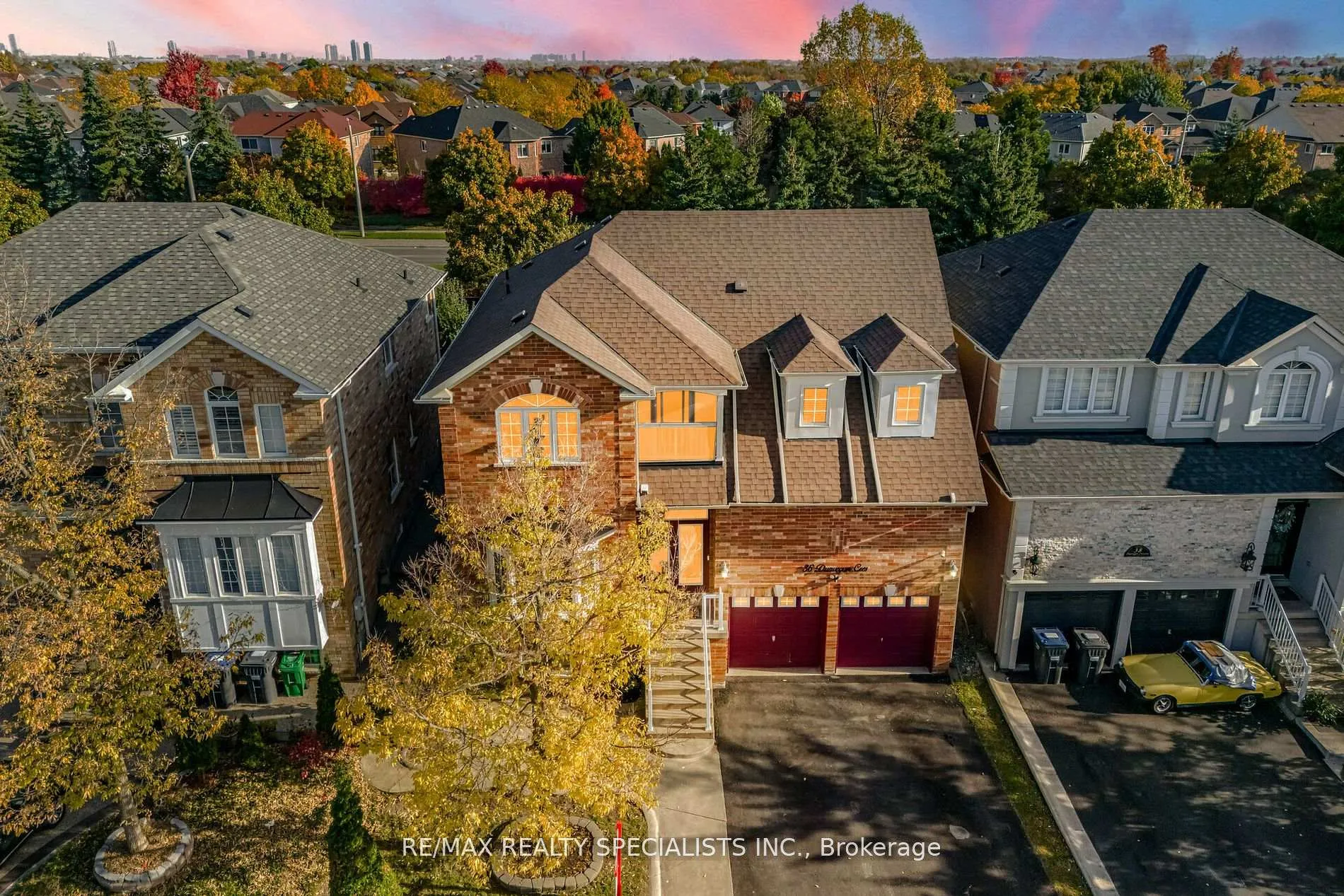 Photo 2 of 36 Dunvegan Crescent, Brampton, Fletcher's Meadow — HOMEH