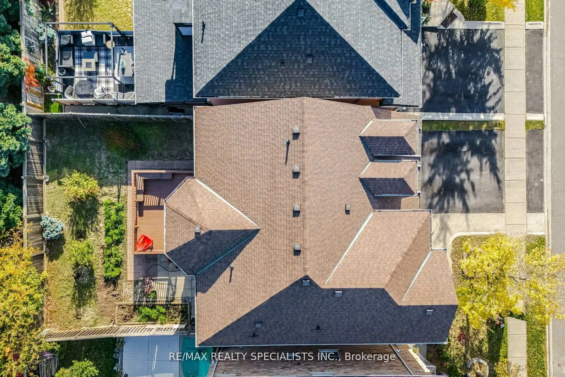Photo 3 of 36 Dunvegan Crescent, Brampton, Fletcher's Meadow — HOMEH