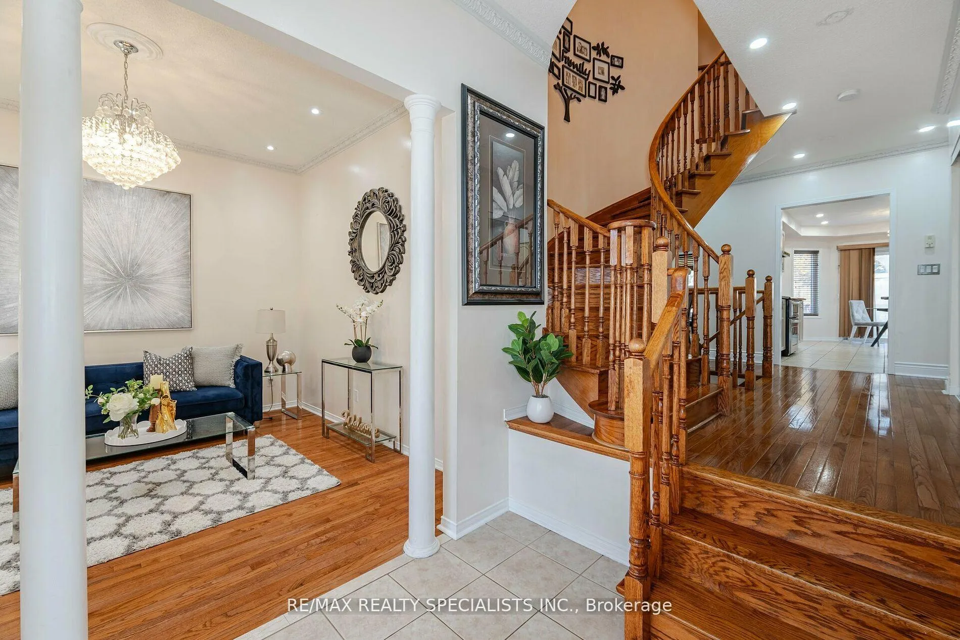Photo 6 of 36 Dunvegan Crescent, Brampton, Fletcher's Meadow — HOMEH