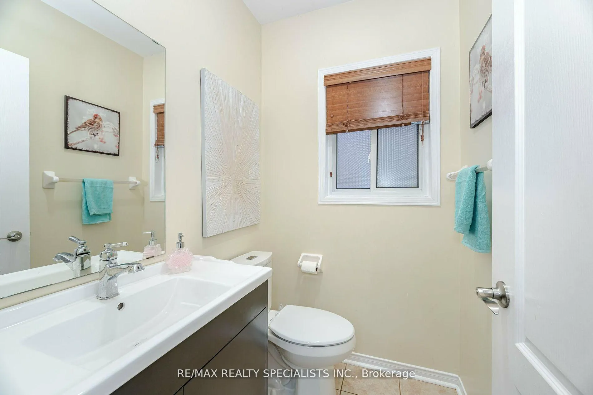 Photo 16 of 36 Dunvegan Crescent, Brampton, Fletcher's Meadow — HOMEH