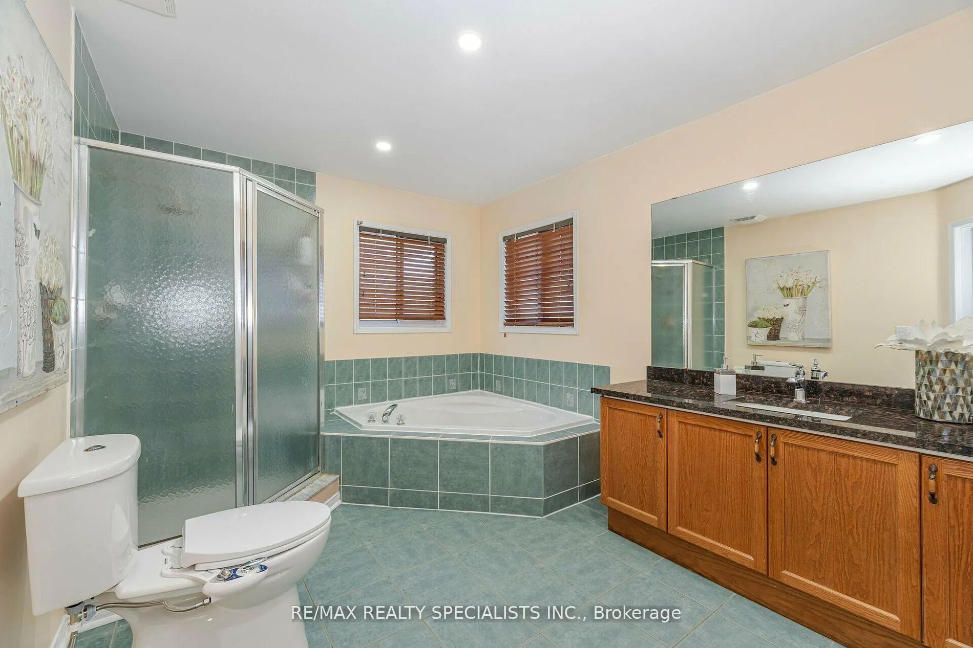 Photo 21 of 36 Dunvegan Crescent, Brampton, Fletcher's Meadow — HOMEH
