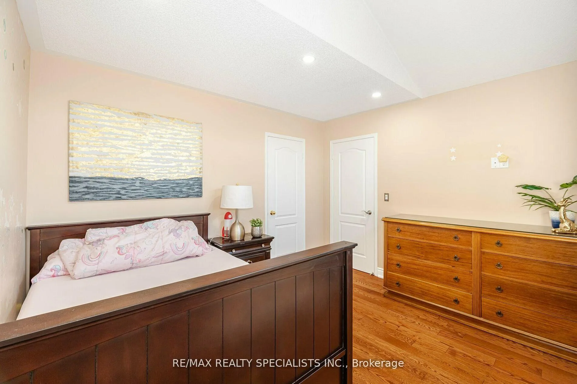 Photo 25 of 36 Dunvegan Crescent, Brampton, Fletcher's Meadow — HOMEH