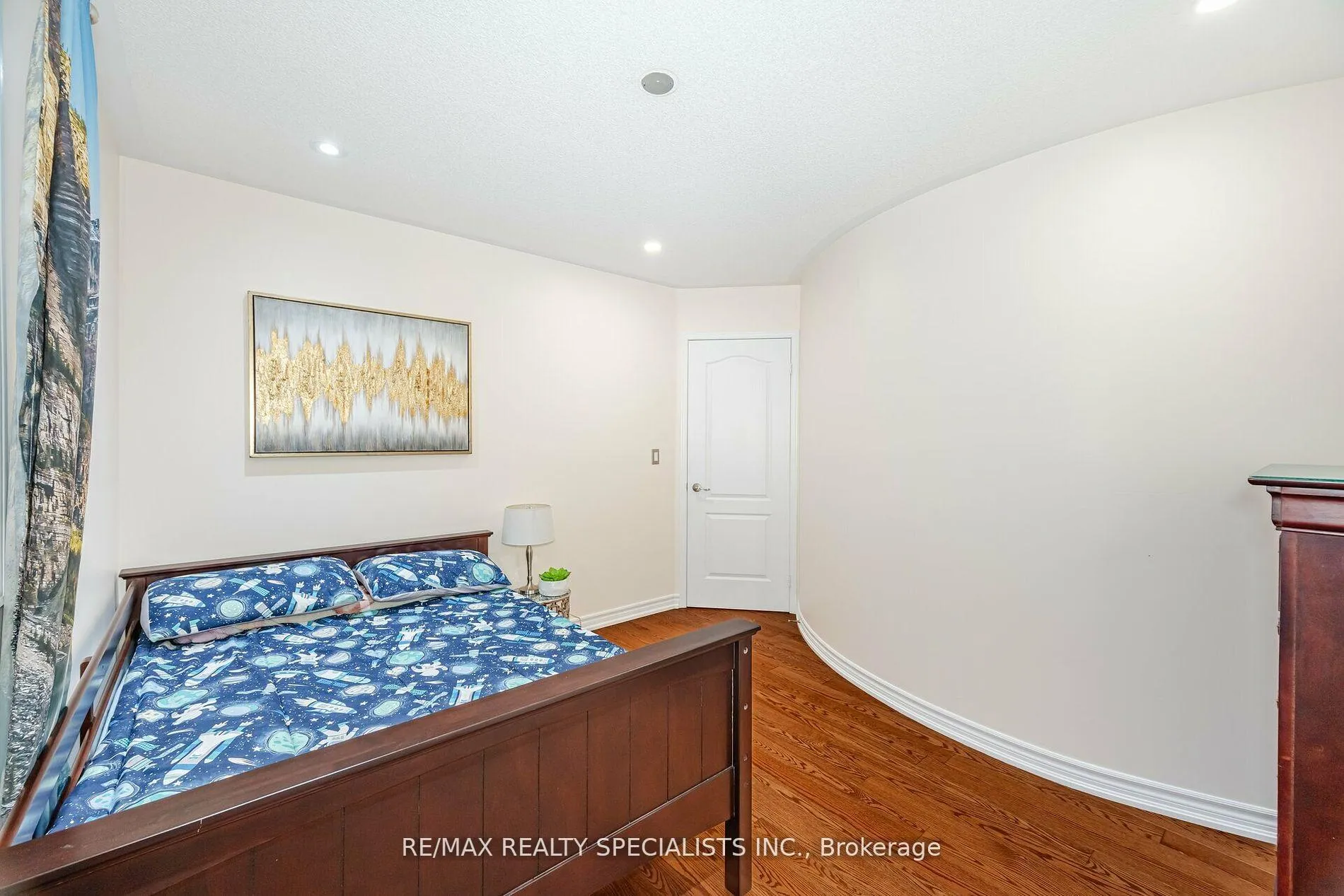 Photo 27 of 36 Dunvegan Crescent, Brampton, Fletcher's Meadow — HOMEH
