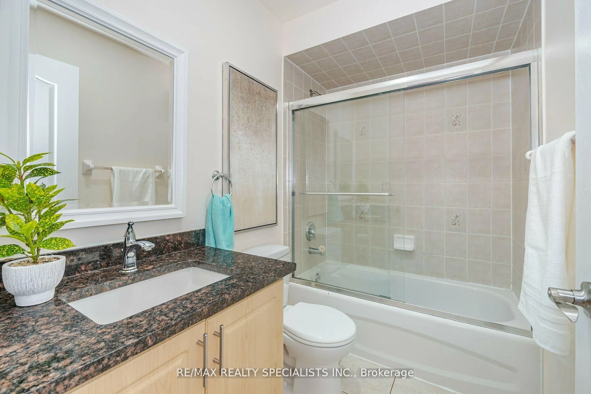 Photo 28 of 36 Dunvegan Crescent, Brampton, Fletcher's Meadow — HOMEH