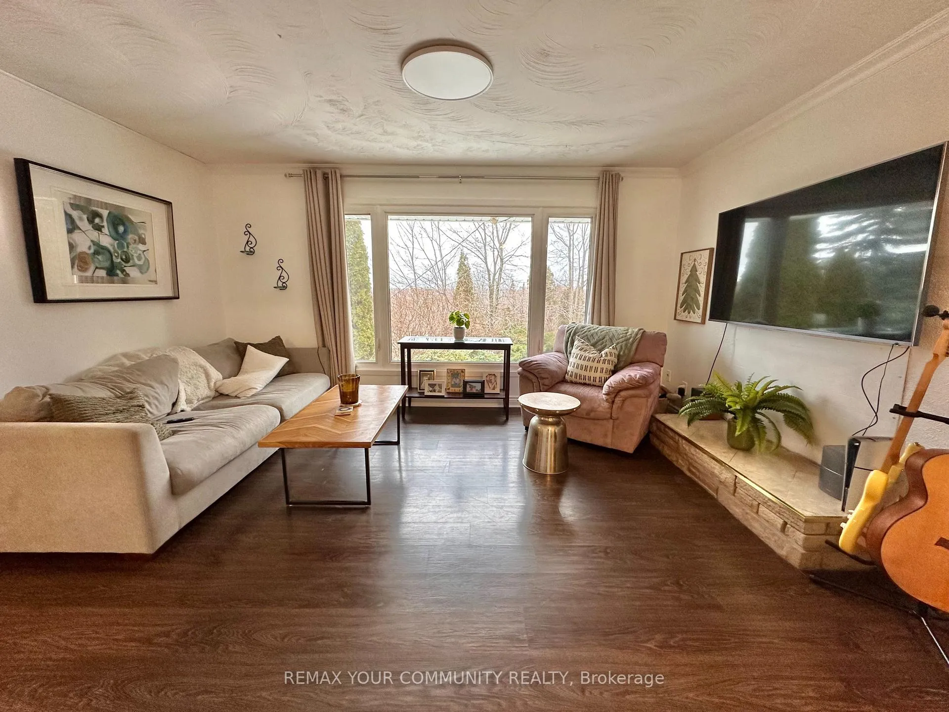 Photo 5 of 147 Grandview Street S, Oshawa, Donevan — HOMEH
