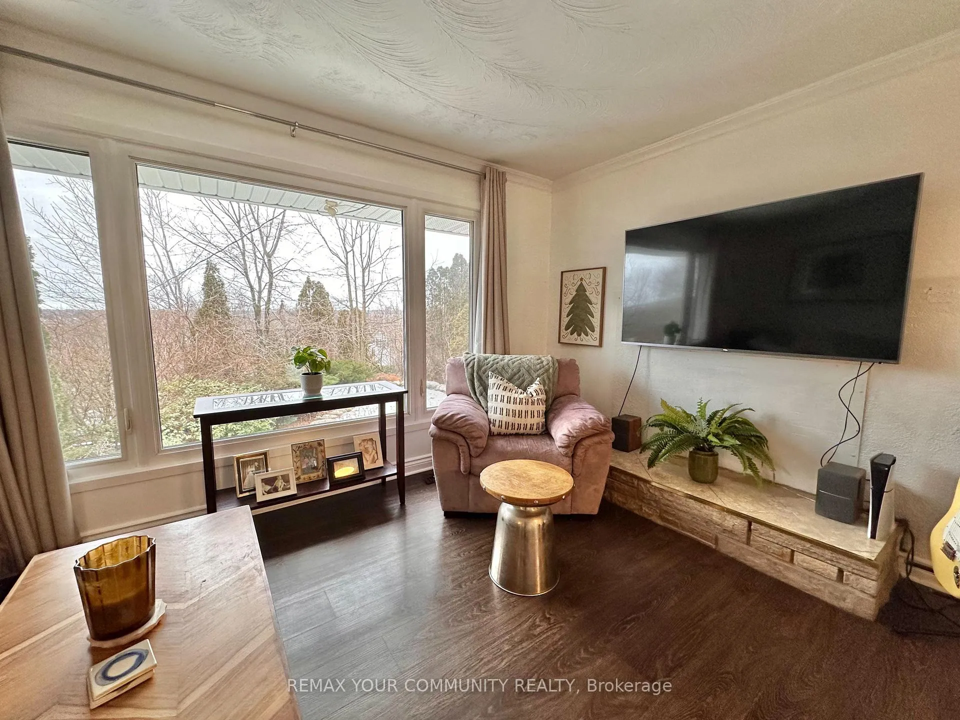 Photo 7 of 147 Grandview Street S, Oshawa, Donevan — HOMEH