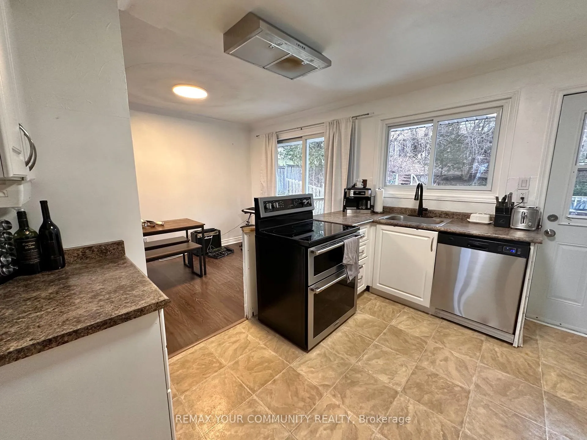 Photo 11 of 147 Grandview Street S, Oshawa, Donevan — HOMEH