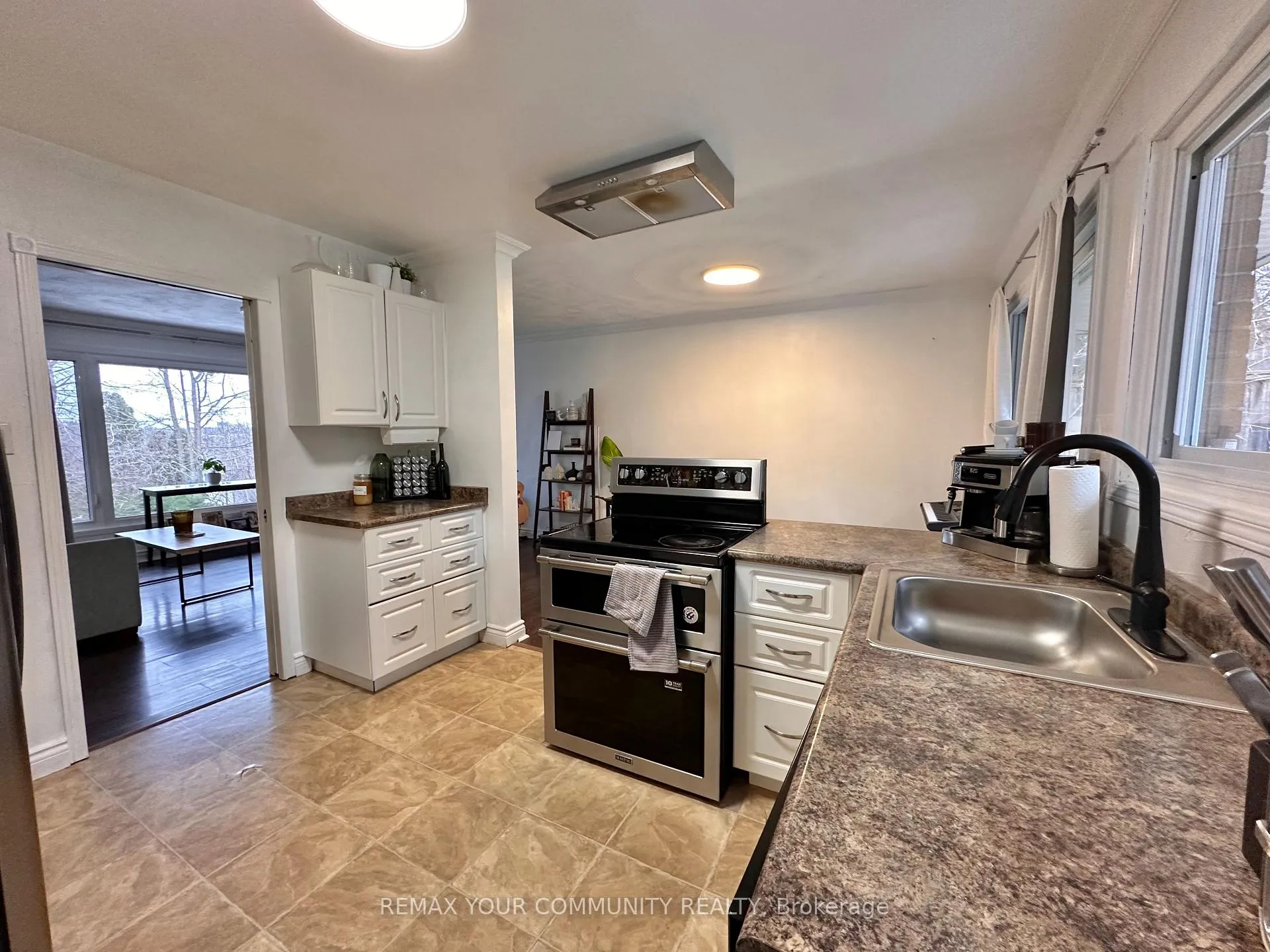 Photo 12 of 147 Grandview Street S, Oshawa, Donevan — HOMEH