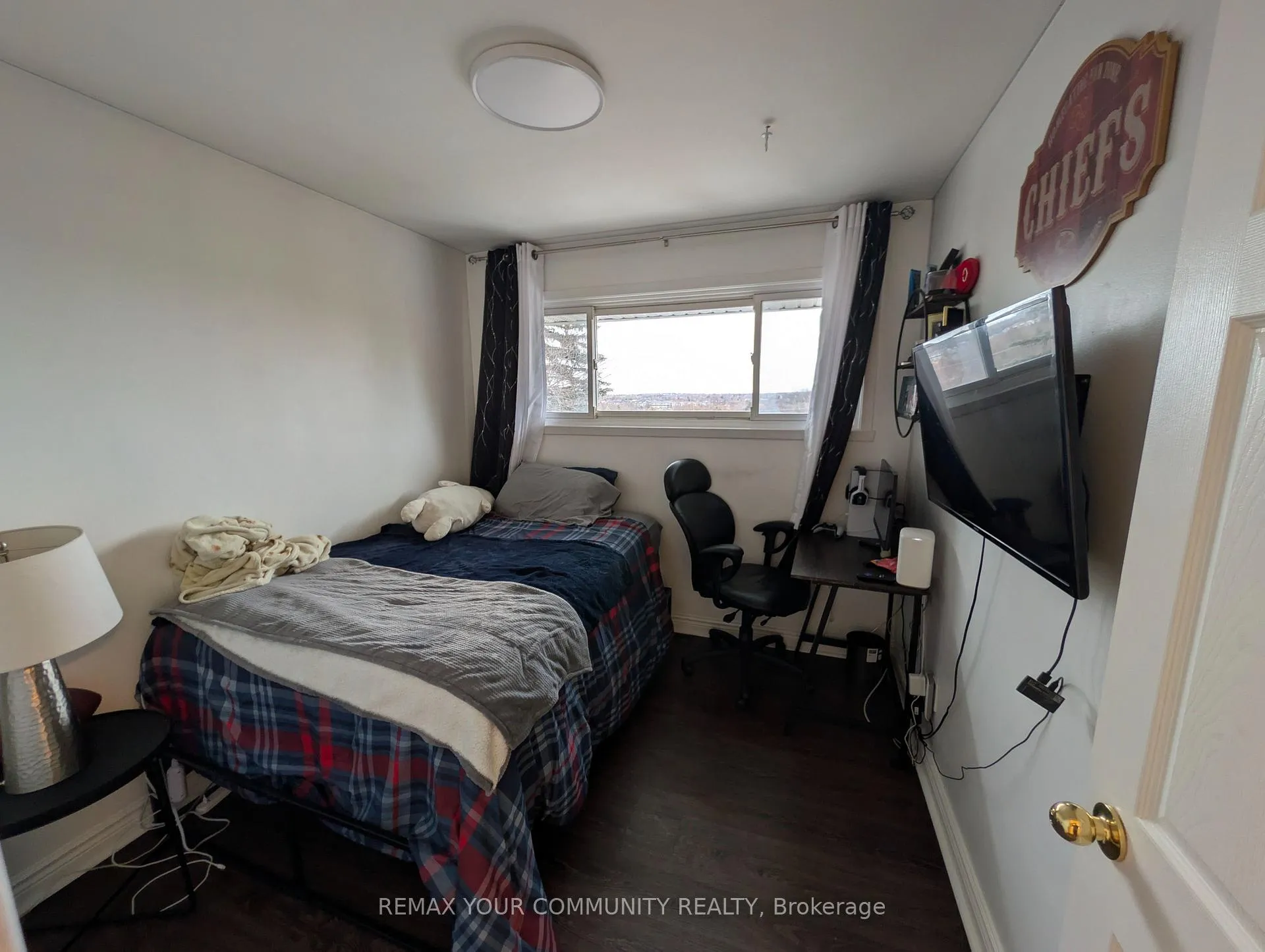 Photo 16 of 147 Grandview Street S, Oshawa, Donevan — HOMEH
