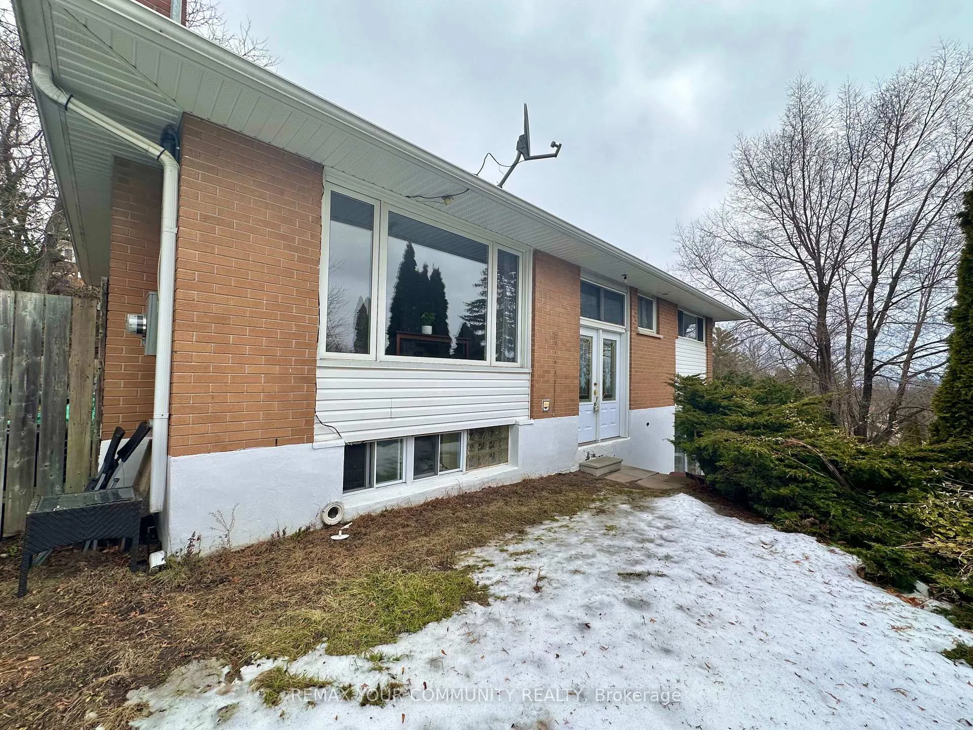 Photo 23 of 147 Grandview Street S, Oshawa, Donevan — HOMEH