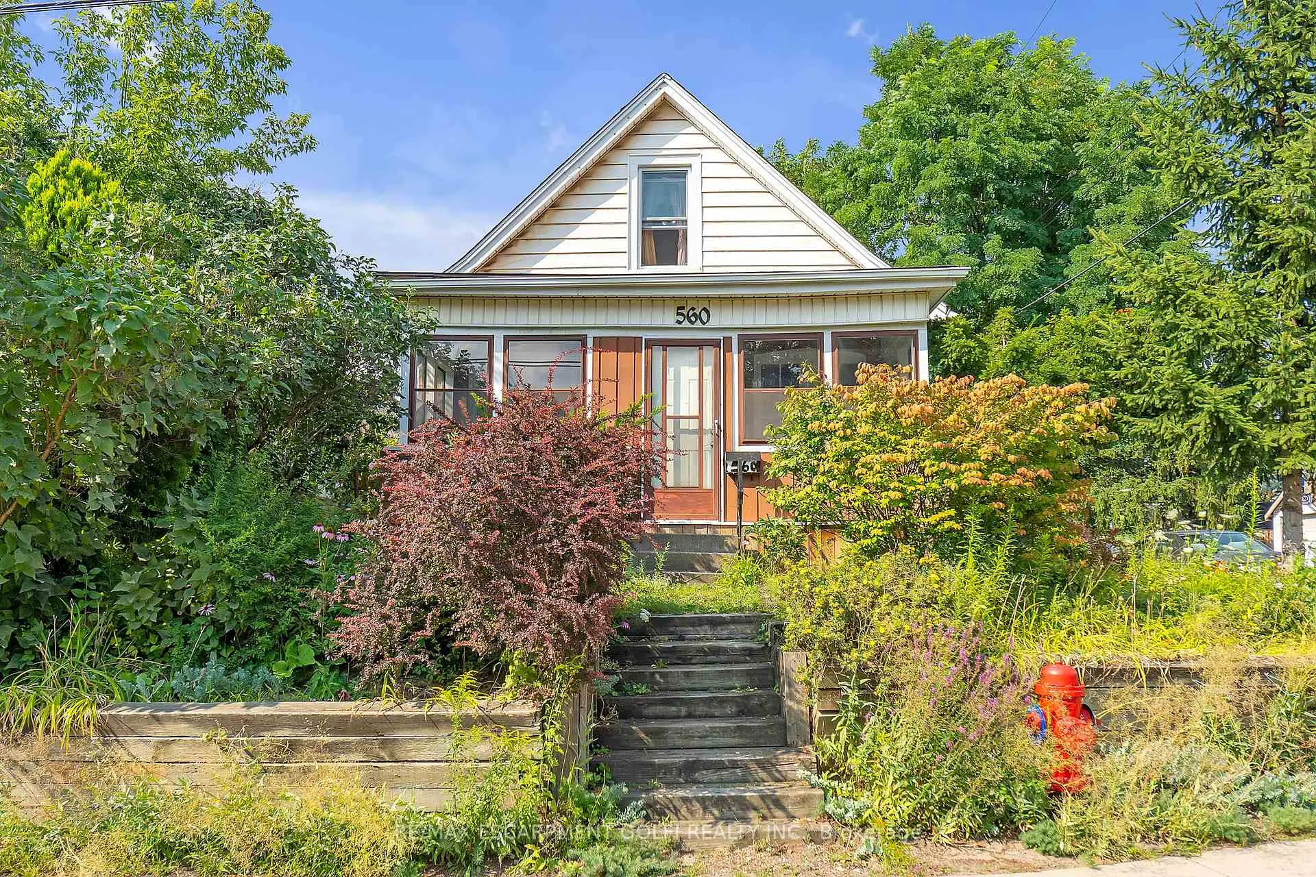 Front of 560 Aberdeen Avenue