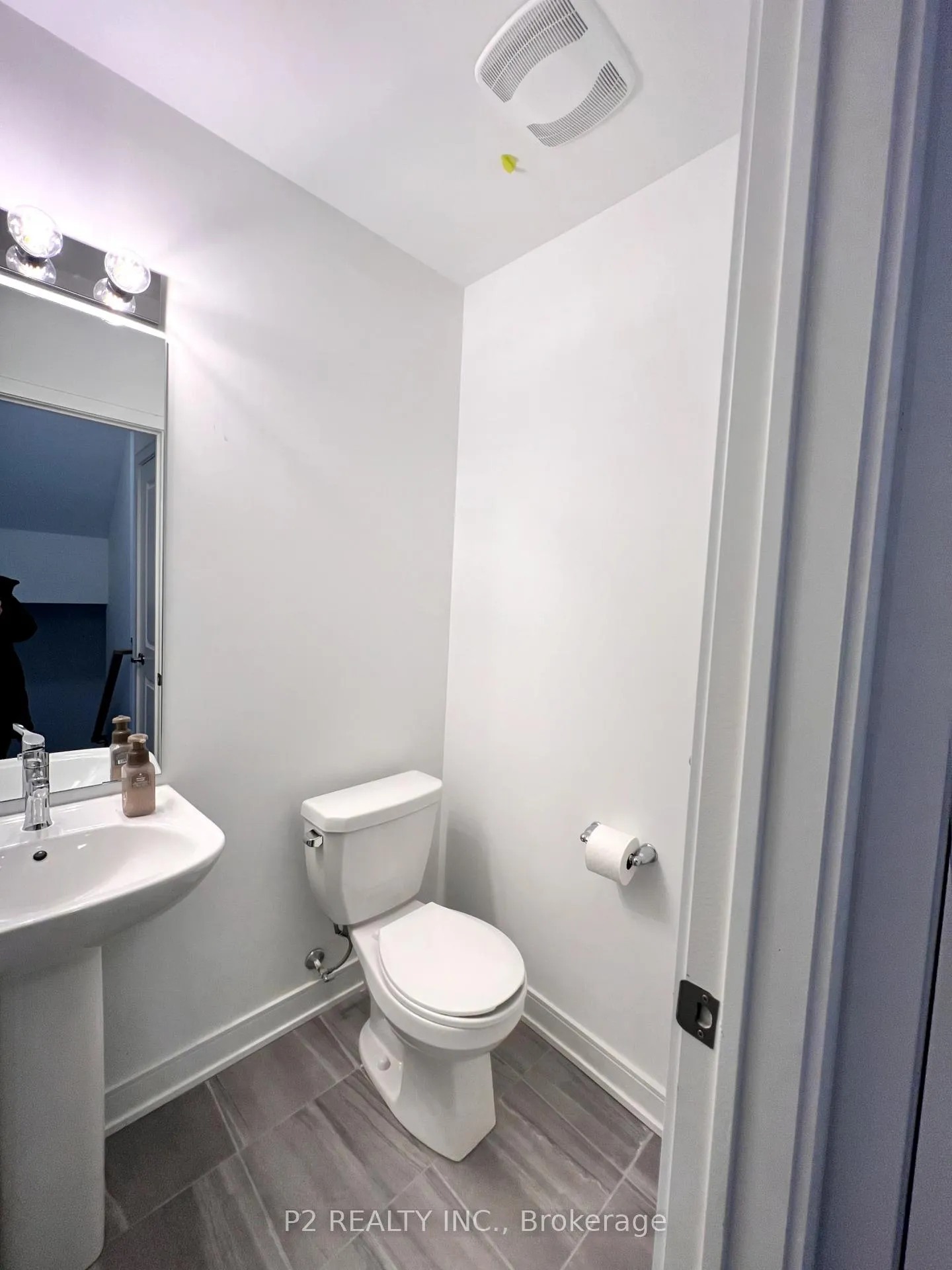 Photo 12 of 45 Spry Lane, Barrie, Innis-Shore — HOMEH
