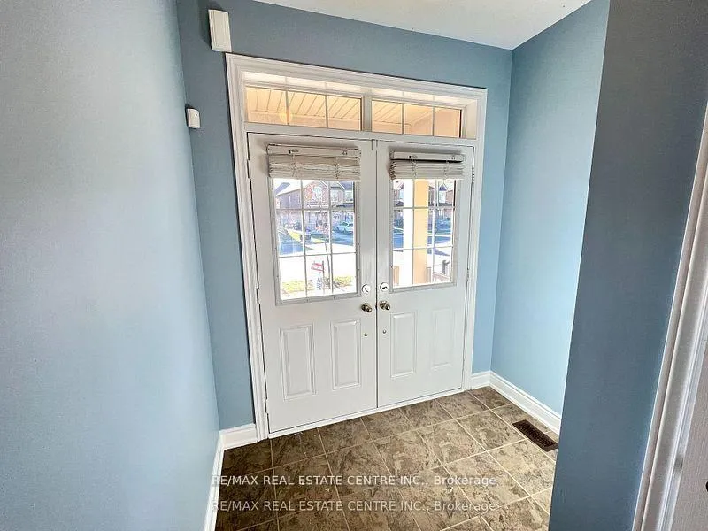Photo 2 of 211 Elbern Markell Drive, Brampton, Credit Valley — HOMEH