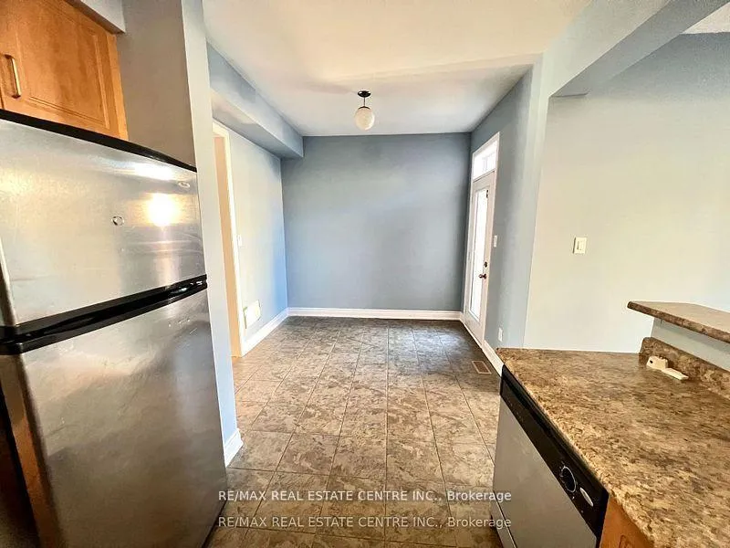 Photo 8 of 211 Elbern Markell Drive, Brampton, Credit Valley — HOMEH