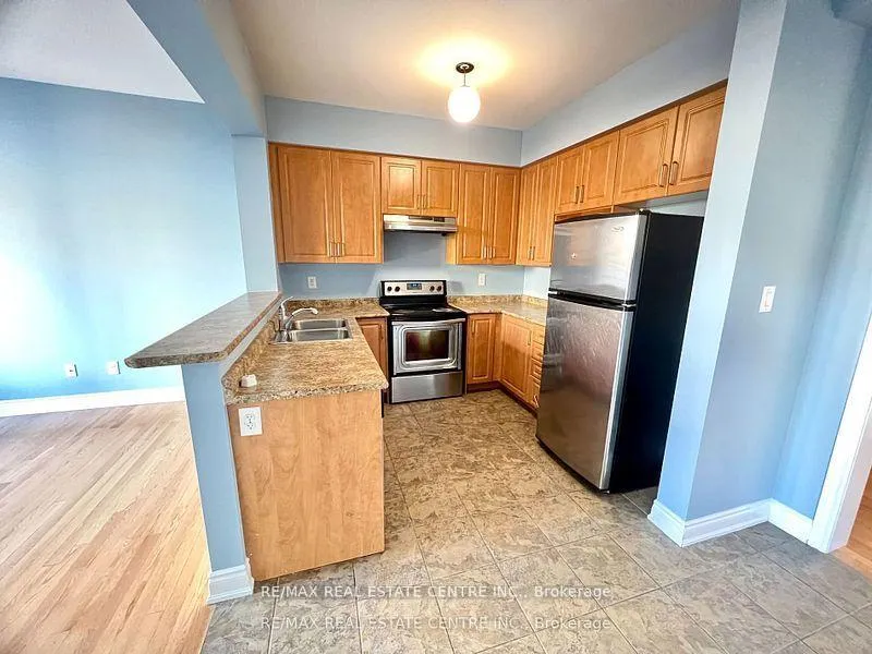 Photo 9 of 211 Elbern Markell Drive, Brampton, Credit Valley — HOMEH