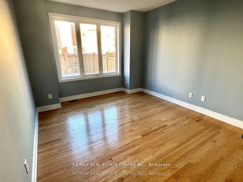 Photo 13 of 211 Elbern Markell Drive, Brampton, Credit Valley — HOMEH