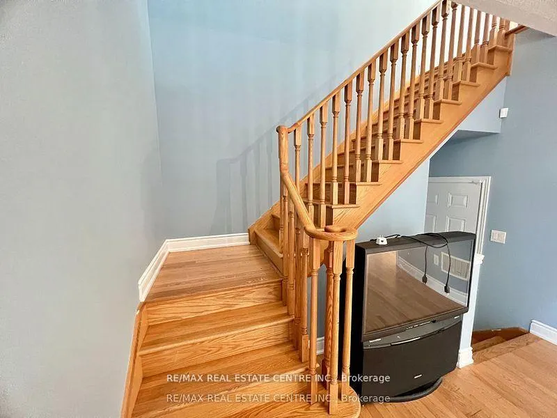 Photo 14 of 211 Elbern Markell Drive, Brampton, Credit Valley — HOMEH
