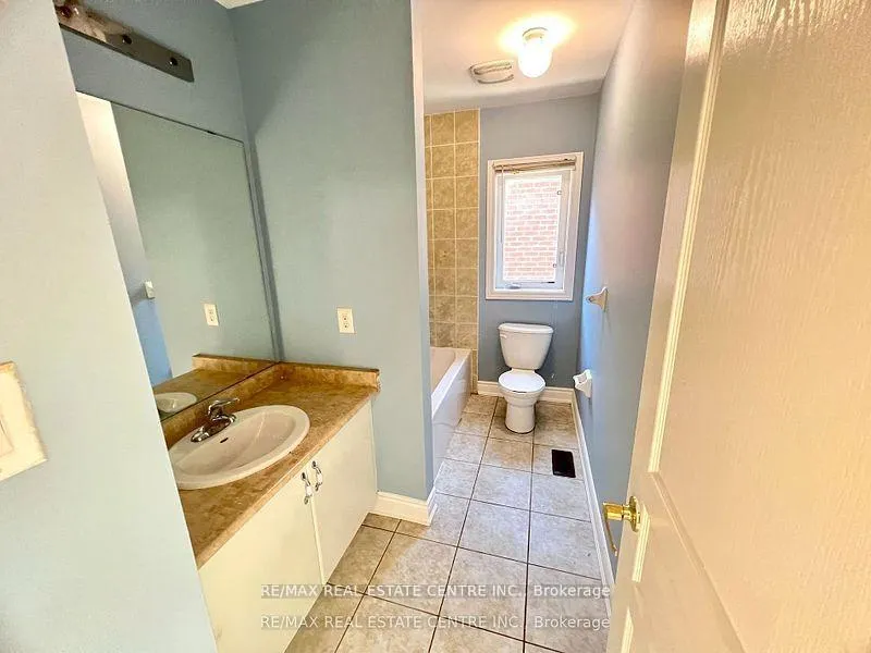 Photo 18 of 211 Elbern Markell Drive, Brampton, Credit Valley — HOMEH
