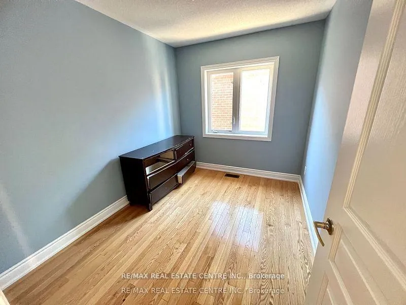 Photo 19 of 211 Elbern Markell Drive, Brampton, Credit Valley — HOMEH