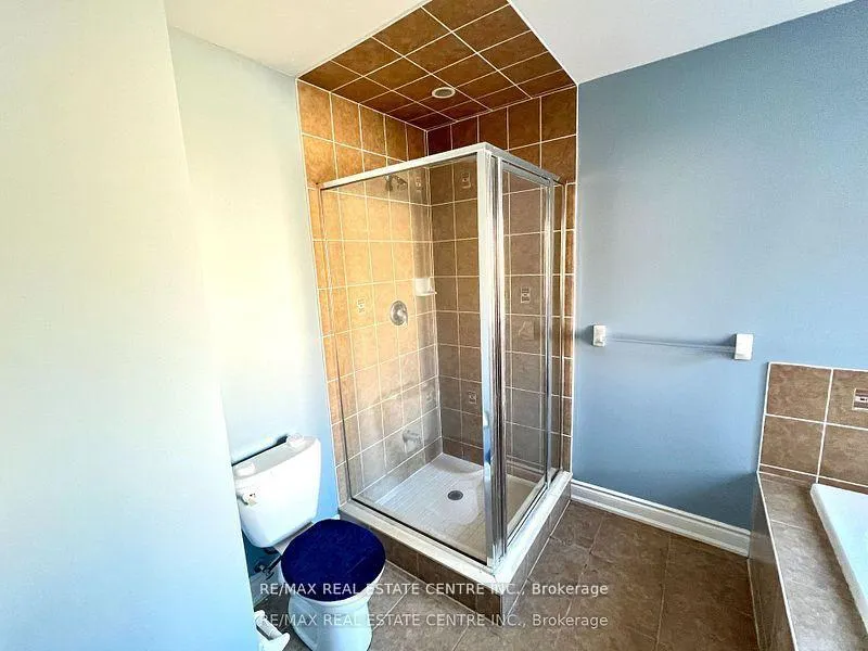 Photo 21 of 211 Elbern Markell Drive, Brampton, Credit Valley — HOMEH