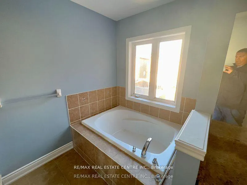 Photo 22 of 211 Elbern Markell Drive, Brampton, Credit Valley — HOMEH