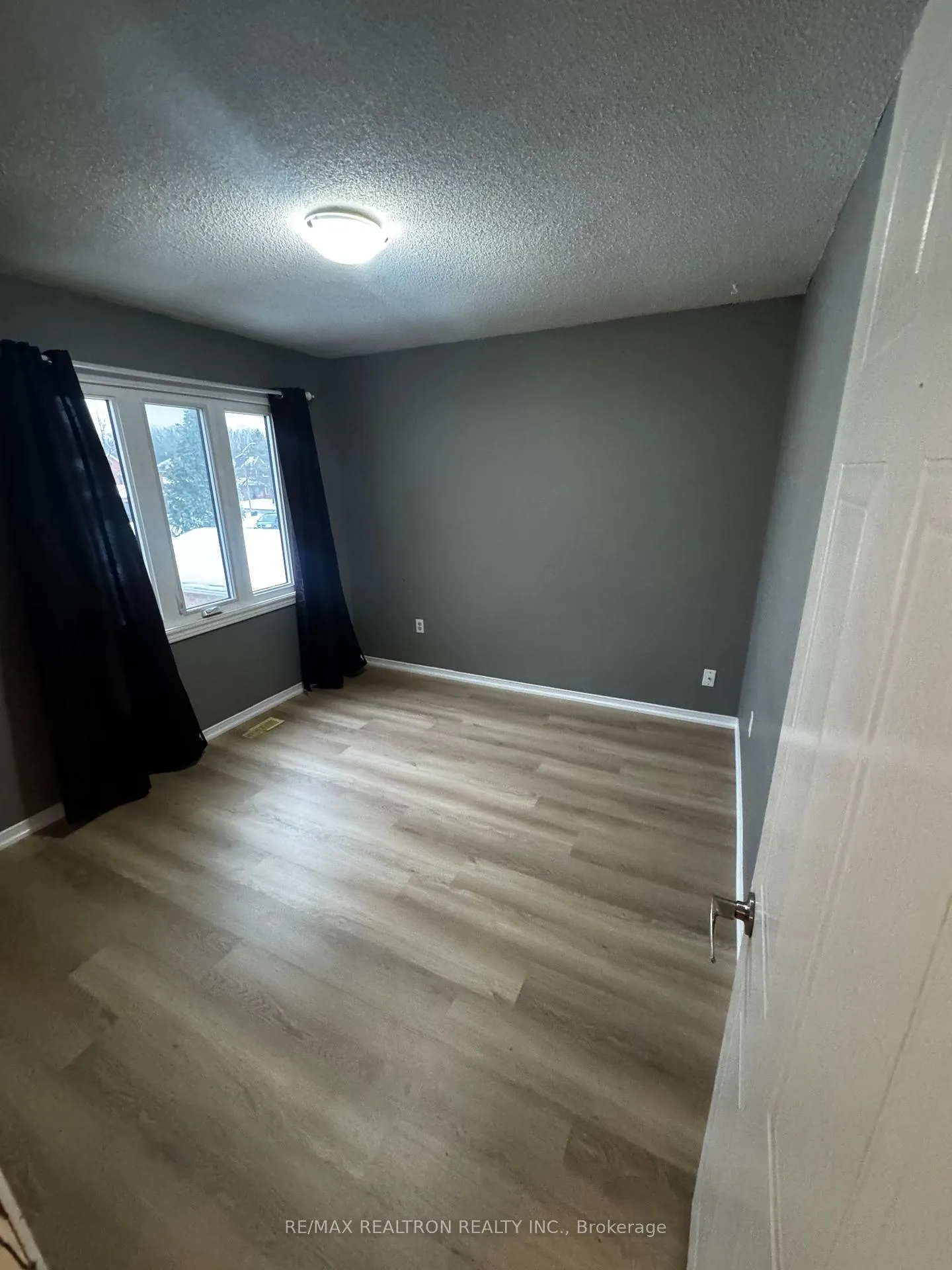 Photo 7 of Unit Main, 168 Kozlov Street, Barrie, West Bayfield — HOMEH