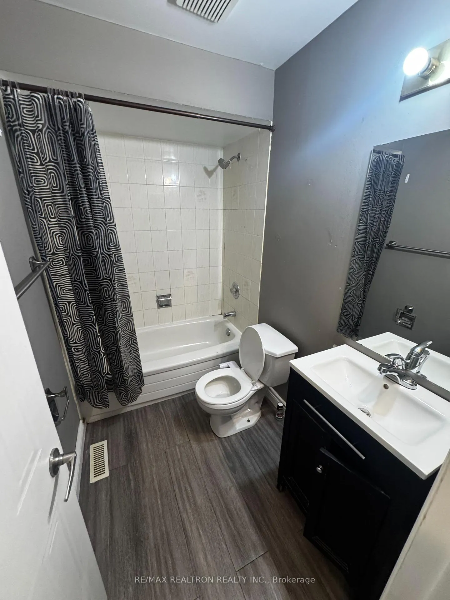 Photo 8 of Unit Main, 168 Kozlov Street, Barrie, West Bayfield — HOMEH