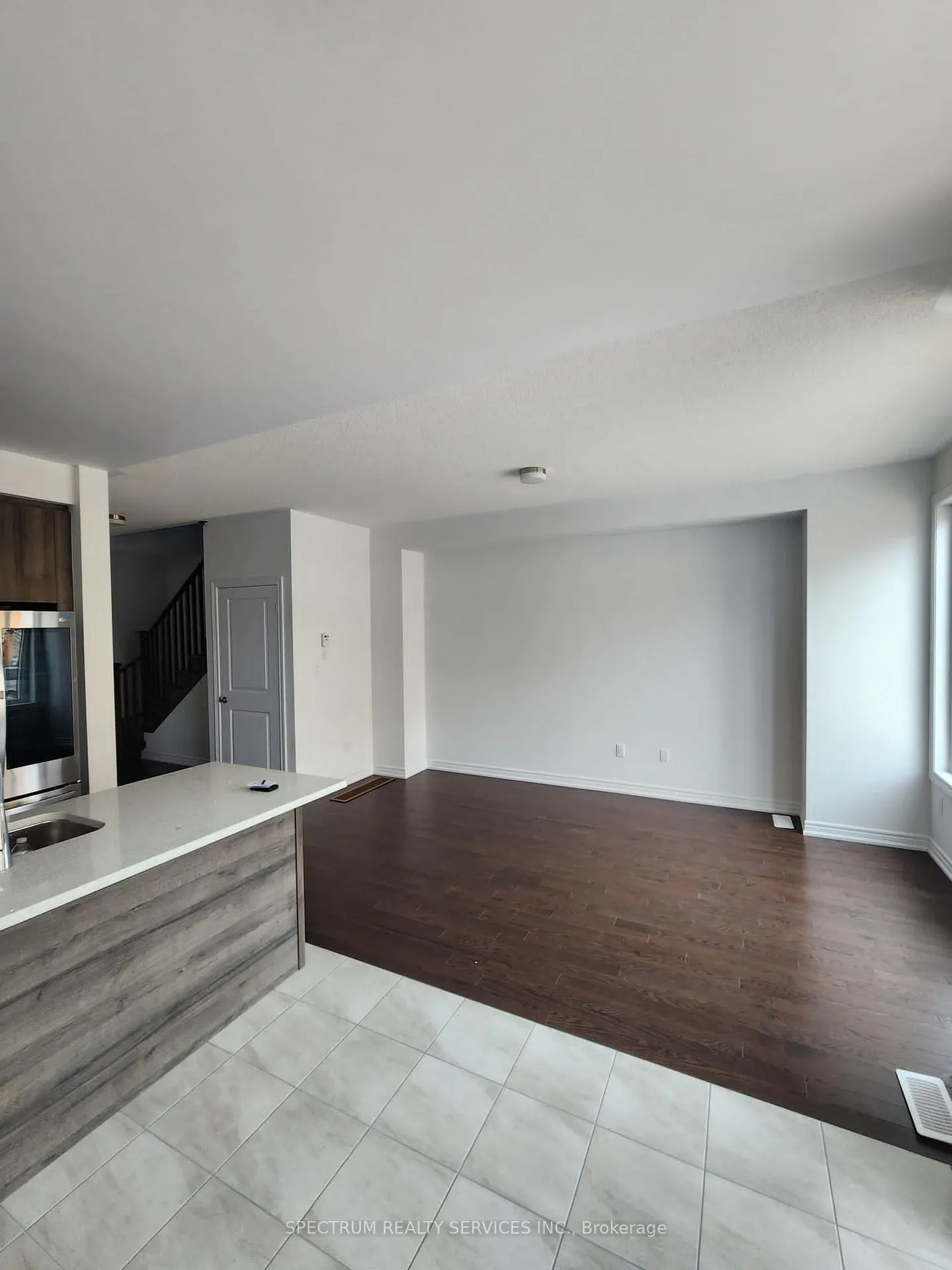 Photo 3 of 45 Milady Crescent, Barrie, Rural Barrie Southeast — HOMEH
