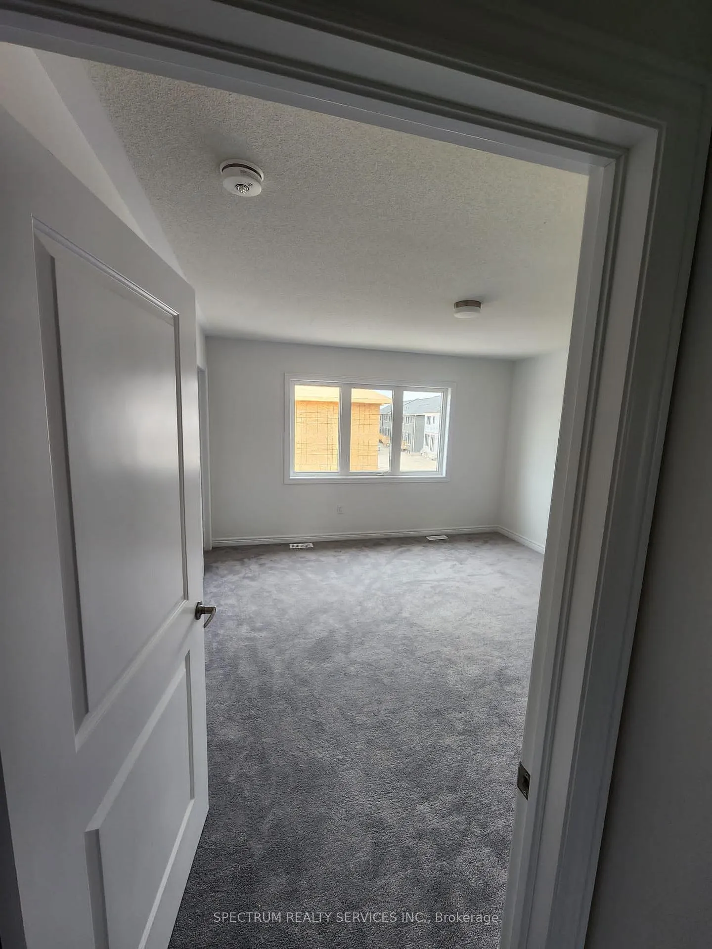 Photo 8 of 45 Milady Crescent, Barrie, Rural Barrie Southeast — HOMEH