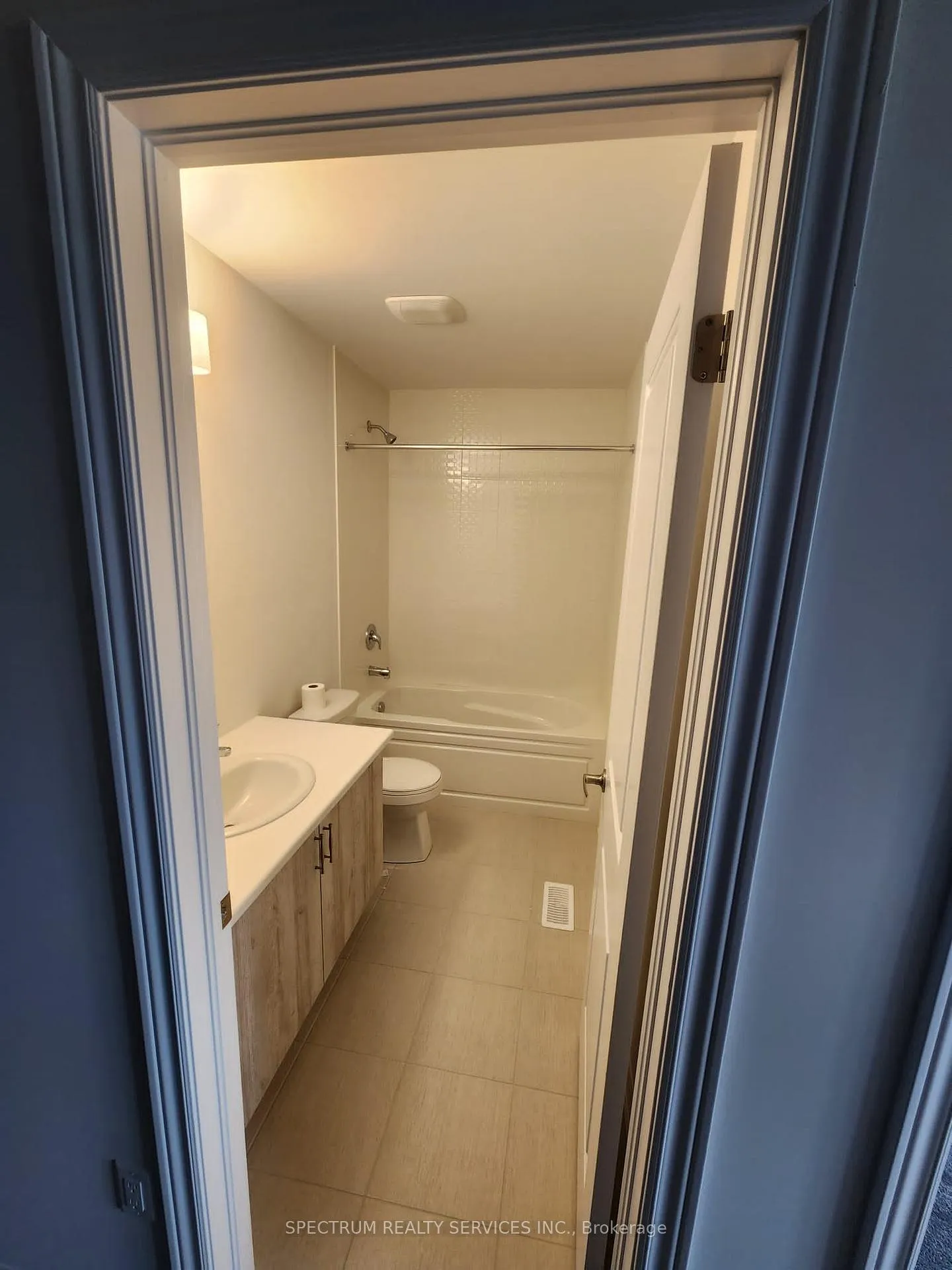 Photo 16 of 45 Milady Crescent, Barrie, Rural Barrie Southeast — HOMEH