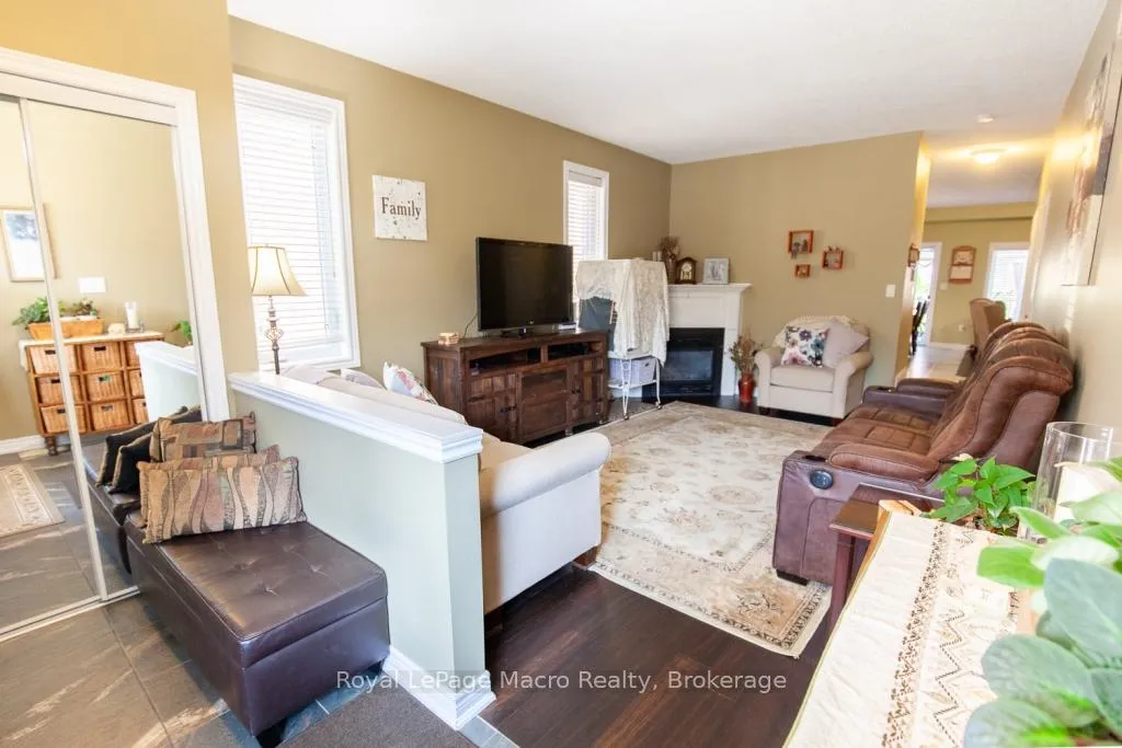 Photo 4 of 20 Springstead Avenue, Hamilton, Stoney Creek — HOMEH