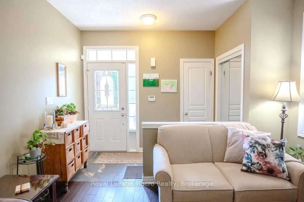 Photo 5 of 20 Springstead Avenue, Hamilton, Stoney Creek — HOMEH