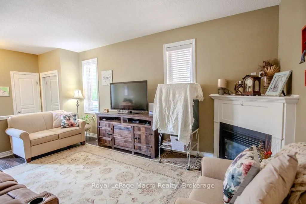 Photo 9 of 20 Springstead Avenue, Hamilton, Stoney Creek — HOMEH