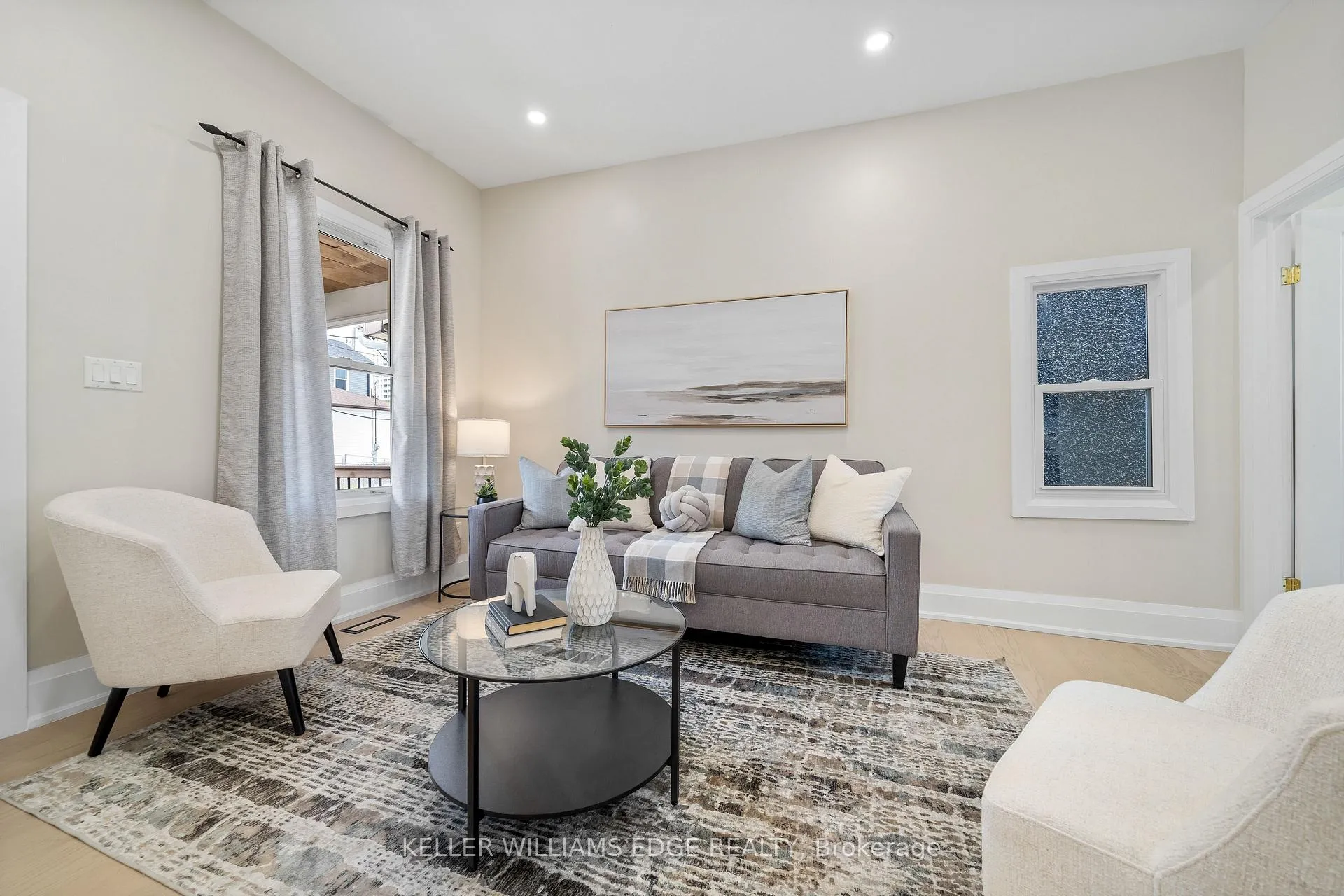 Photo 3 of 22 Windsor Street, Hamilton, Strathcona — HOMEH